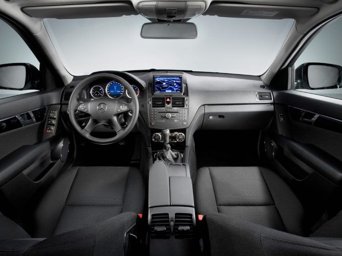 Mercedes Clase C 2007 Interior 1 700x525