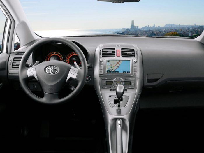 Toyota Auris 2007 Interior 1 700x525