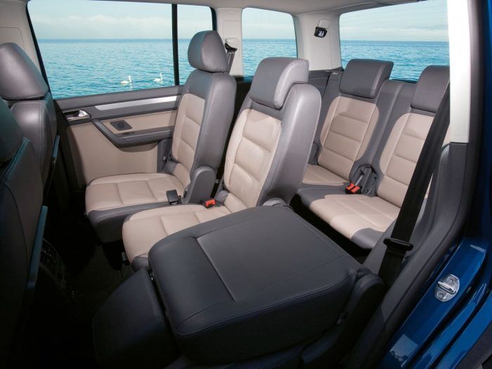 Volkswagen Touran 2006 Interior 2 700x525