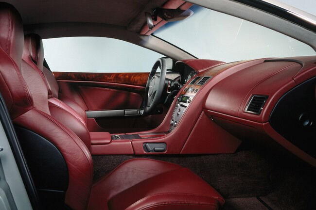 Aston Martin Db9 05 650x433