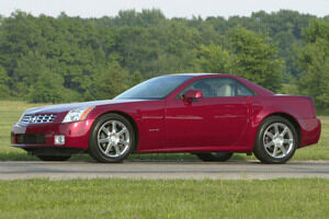Cadillac XLR capotado