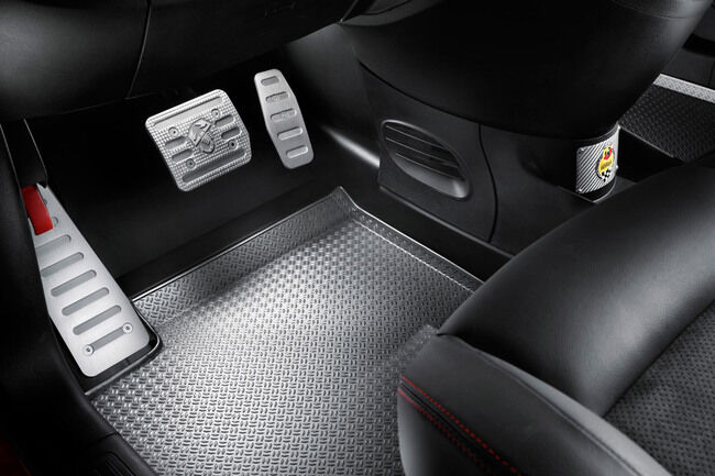 Abarth 695 Tributo Ferrari pedales