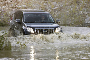 Toyota Land Cruiser agua Toyota Land Cruiser 06 300x200