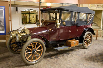 200 años de historia de Peugeot en Rétromobile