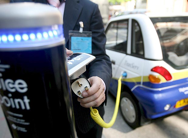 Enchufe recarga gasolinera