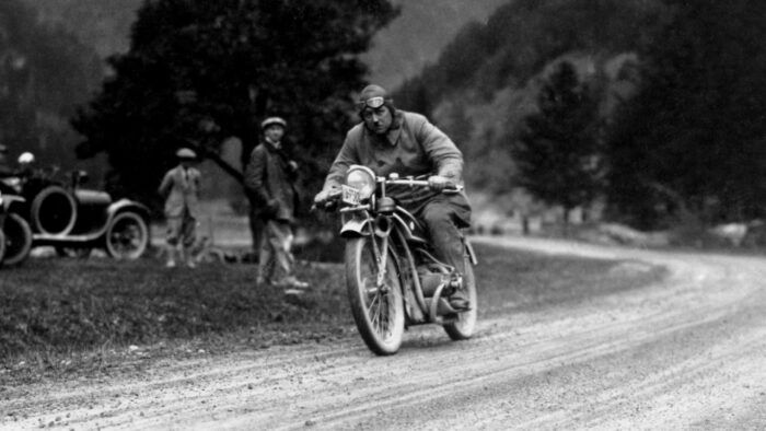 BMW Historia 8 700x394