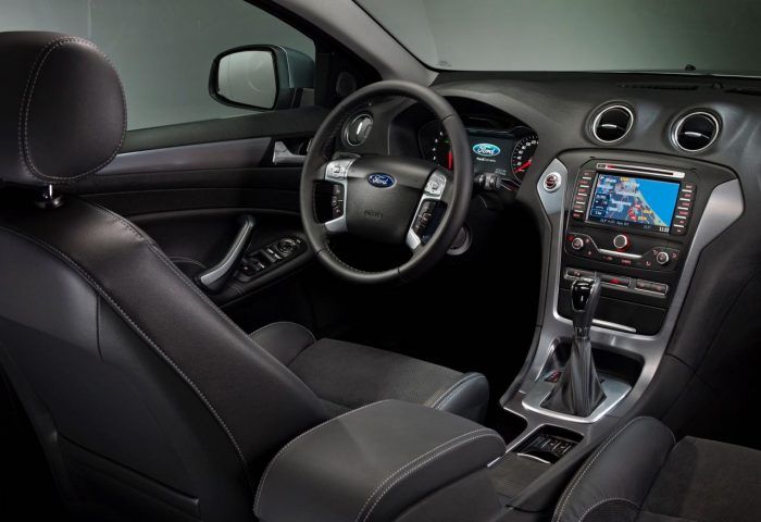 Ford Mondeo Sportbreak 2011 Interior 1 700x480