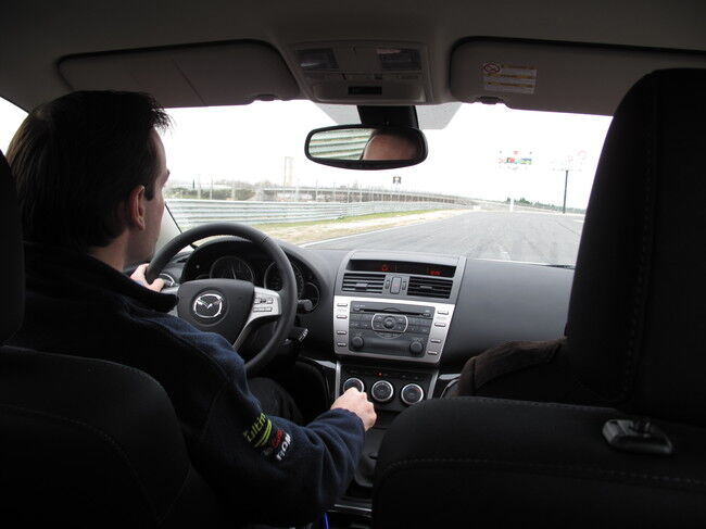 Vuelta al Jarama con el monitor de Emilio de Villota