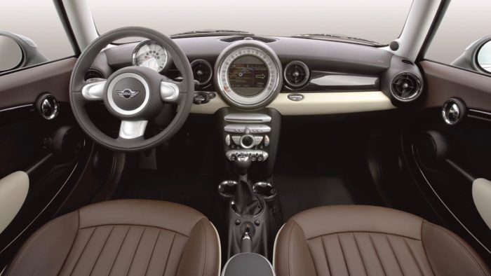 MINI Clubman 2007 Interior 1 700x394