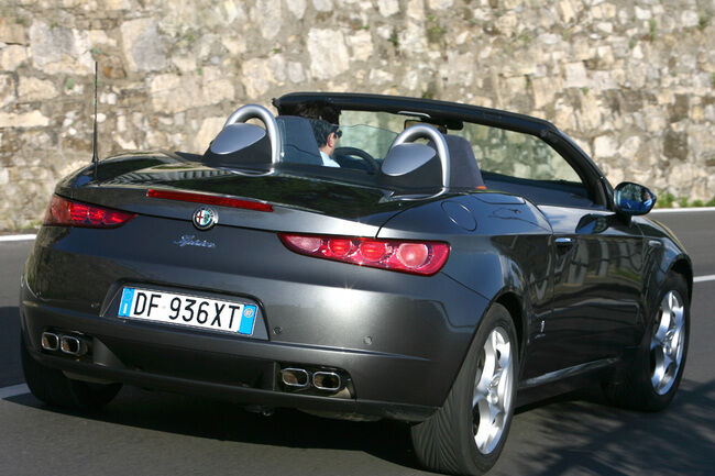 Alfa Romeo Spider 02 650x433
