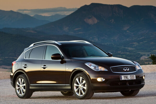 Infiniti EX estática