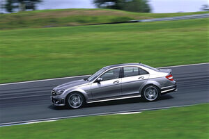 Mercedes Benz Clase C 63 Amg Berlina 02 300x200