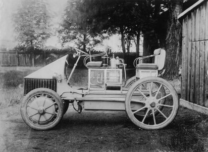 Lohner Porsche Sempre Vivus, el primer coche híbrido europeo