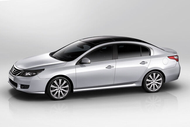 Renault Latitude lateral Renault Latitude 02 650x433