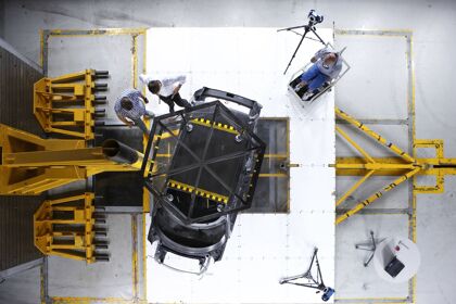 El primer coche con habitáculo de carbono