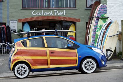 Chevrolet surfea con el Spark Woody Wagon