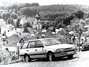 mazda_323_1989_039_screen