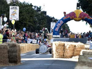 Red Bull Autos Locos 01 300x225