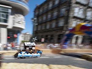 Red Bull Autos Locos 03 300x225