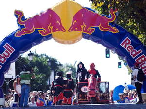 Red Bull Autos Locos 05 300x225