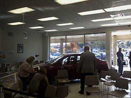 Choca contra Tráfico al acabar de sacarse el carné