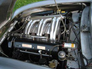 6 cilindros para 215 CV.