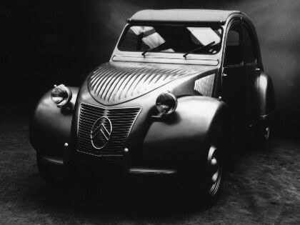 Citroën 2CV: historia del paraguas con cuatro ruedas