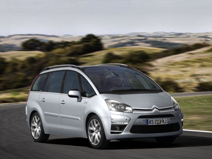 Citroen Grand C4 Picasso 2011 13 700x525