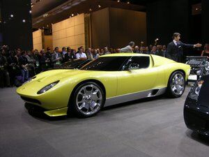 Sobre estas líneas el Lamborghini Miura.