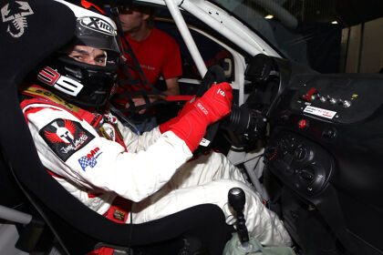 Jorge Lorenzo, al volante de un Abarth 500