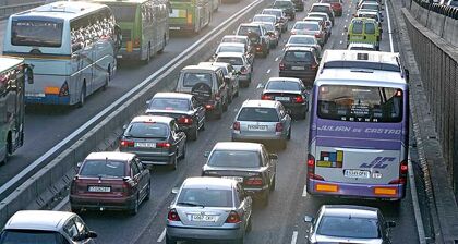 ¿Quién es el culpable de las caravanas de coches?