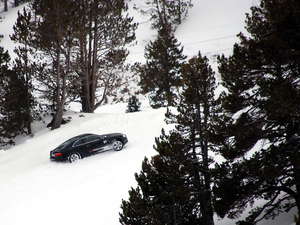 Pruebas de conducción segura en condiciones de adherencia extremas