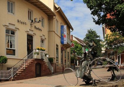 La historia de la primera gasolinera del mundo