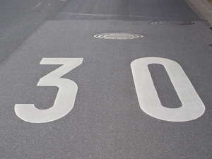 La DGT estudia utilizar señalización en el pavimento