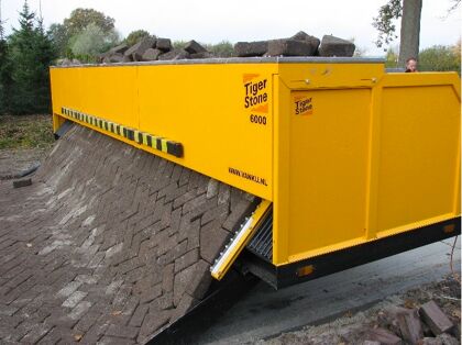 La carretera que se construye sola (o casi)