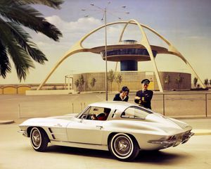Chevrolet Corvette Sting Ray 300x240