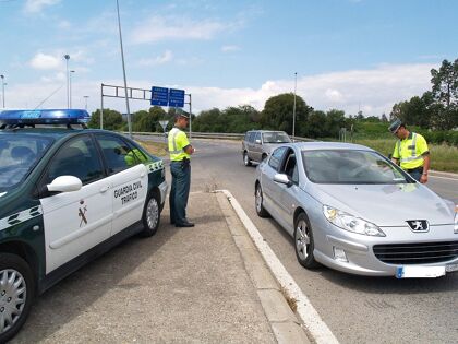 Un policía se multa a sí mismo por aparcar mal el coche