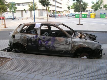 Quema su coche para evitar que el banco se lo quede