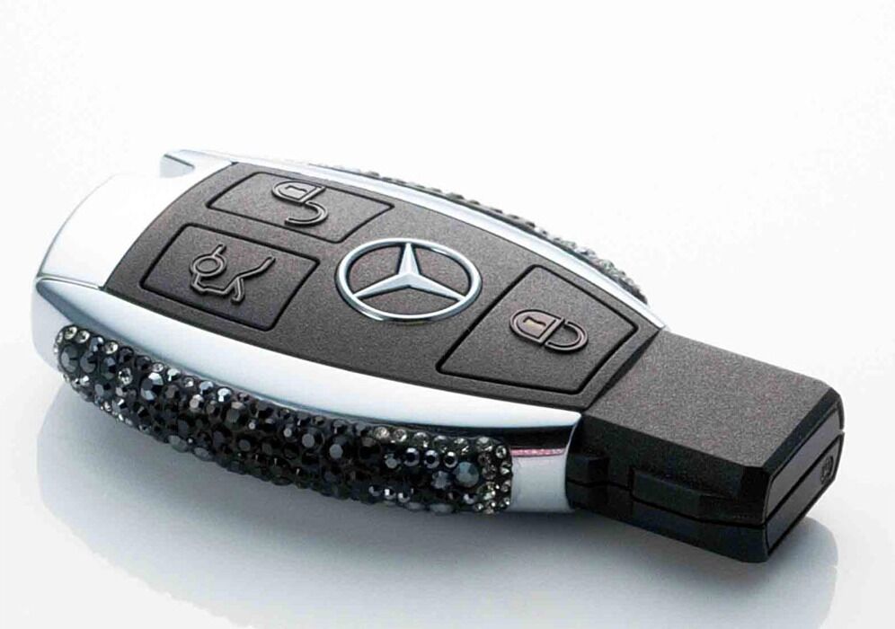 Mercedes Llave Swarovski 2