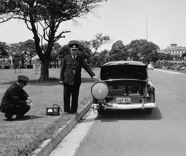 Radar set in operation at Sydney University, Sydney. Walter Tuchin, 1954