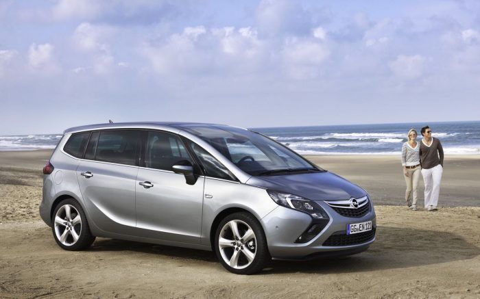 Opel Zafira Tourer 2012 10 700x437