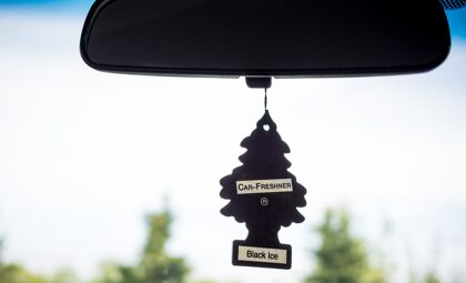 Cómo evitar malos olores en el coche (que afectan a conducir)