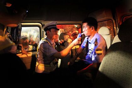 Un chino, absuelto al no saber soplar en un control