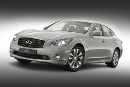 El híbrido Infiniti M35h bate el récord de aceleración