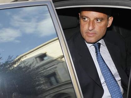 El vehículo de Camps gasta 50.000 euros en combustible