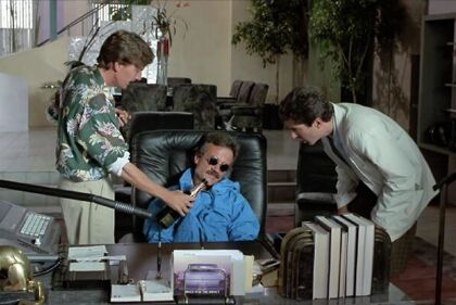 De fiesta con un muerto en el maletero