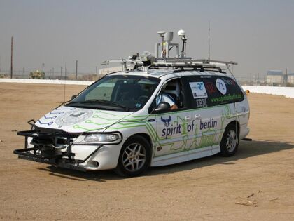 El coche robot acelera con éxito