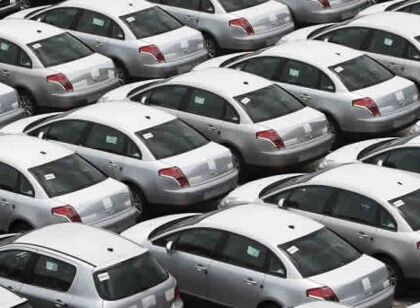 Agosto levanta las ventas de coches