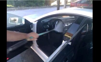 La peor forma de lavar un coche