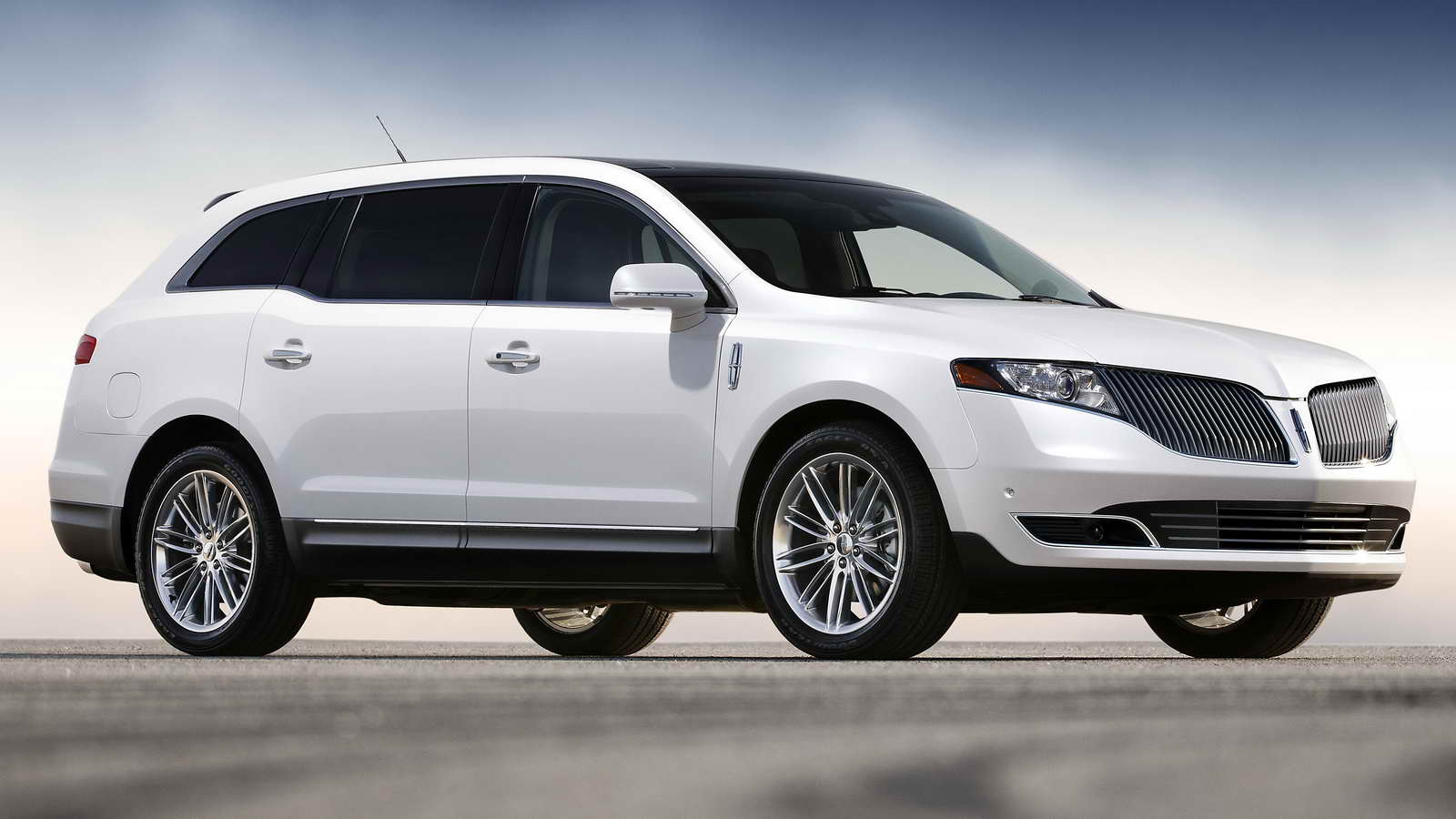 Lincoln MKT 01